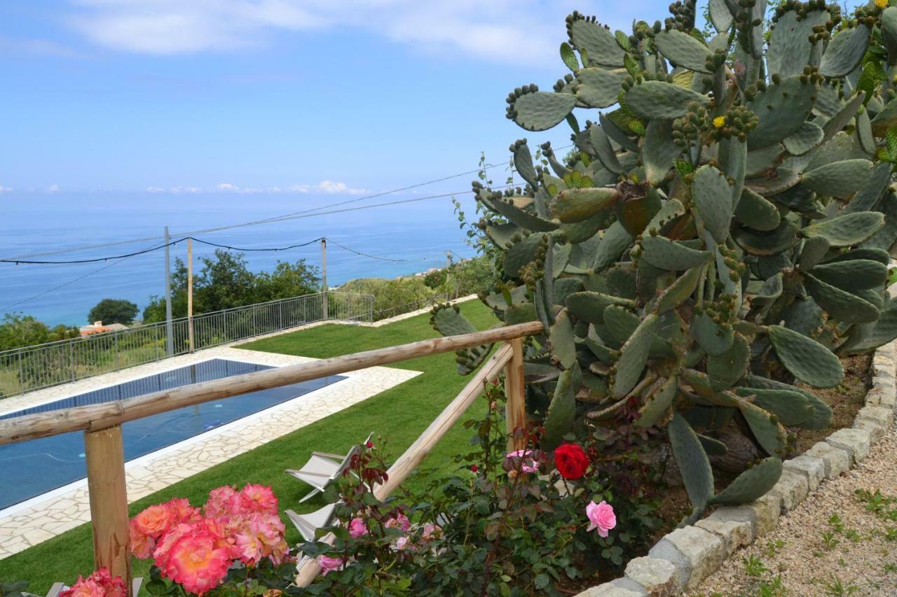 Borgo Rosso Di Sera Resort San Lucido Exterior foto